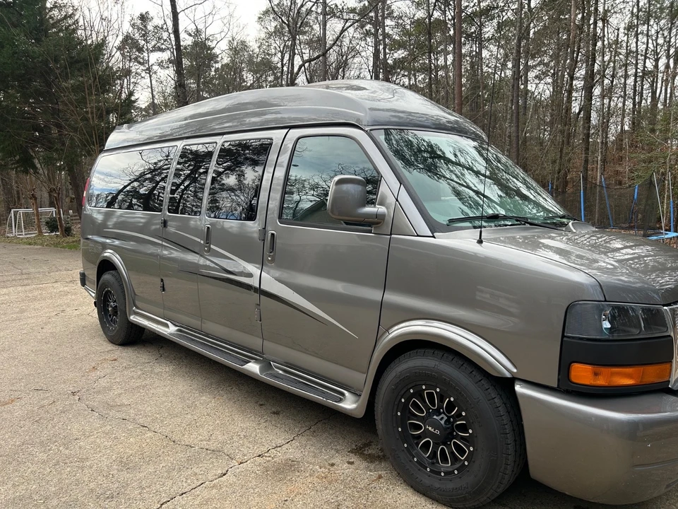 2013 GMC Savana - Image 10 of 21