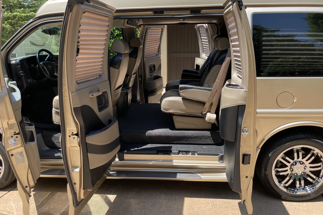 2013 GMC Savana - Image 28 of 31