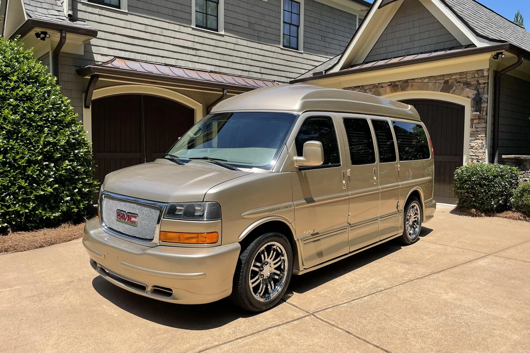 2013 GMC Savana - Image 10 of 31