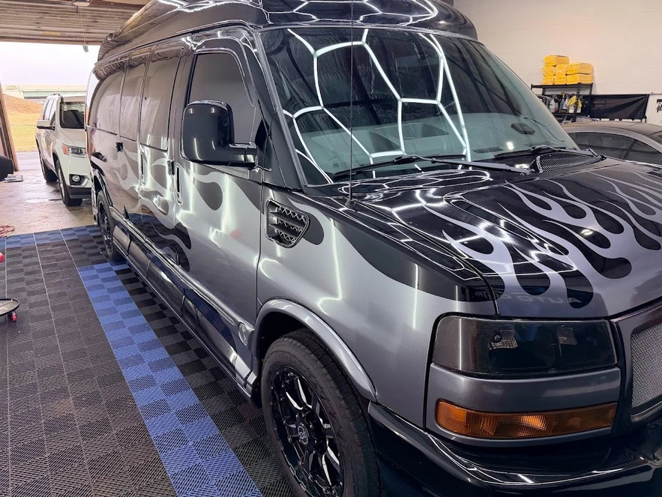 2013 GMC Savana - Image 5 of 11