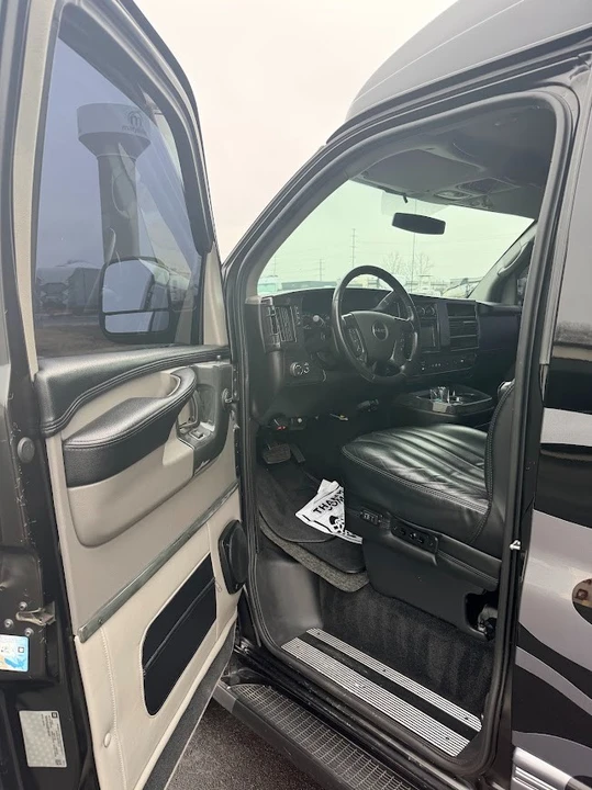 2013 GMC Savana - Image 6 of 11