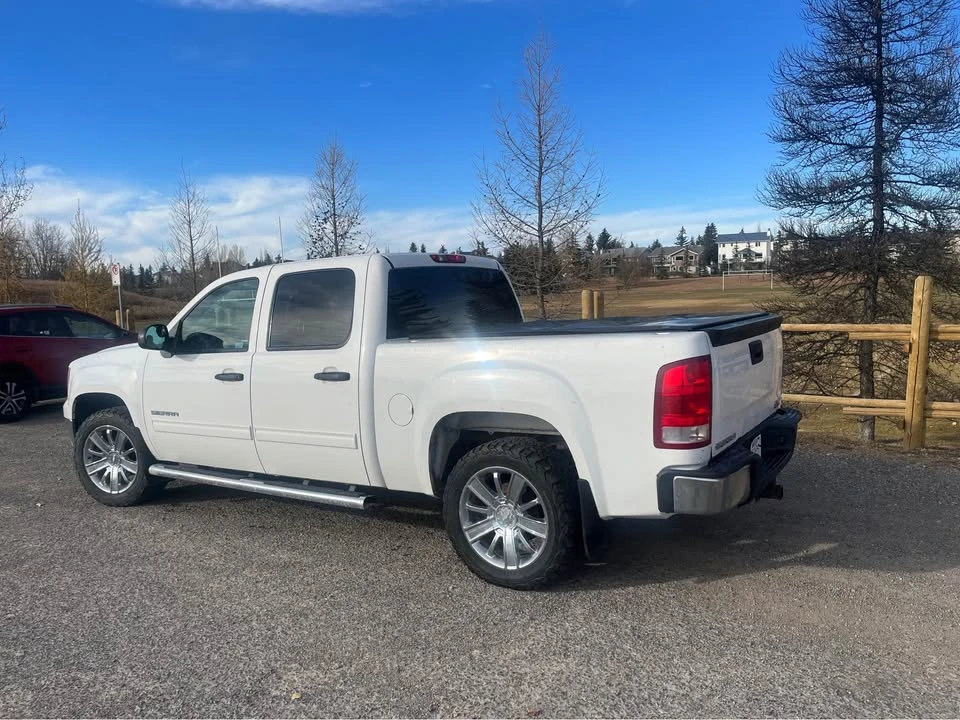 2013 GMC Sierra 3rd Gen - Image 2 of 10