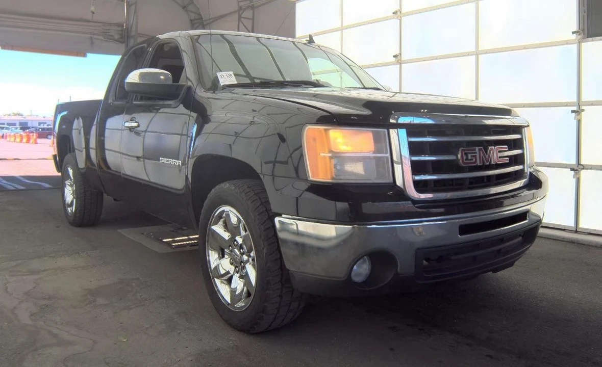 2013 GMC Sierra 3rd Gen - Image 3 of 11