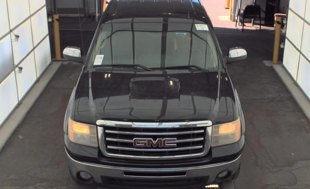 2013 GMC Sierra 3rd Gen - Image 2 of 11