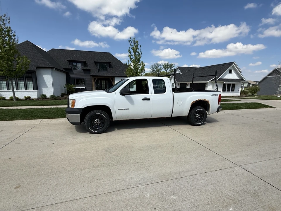2013 GMC Sierra 3rd Gen - Image 2 of 5