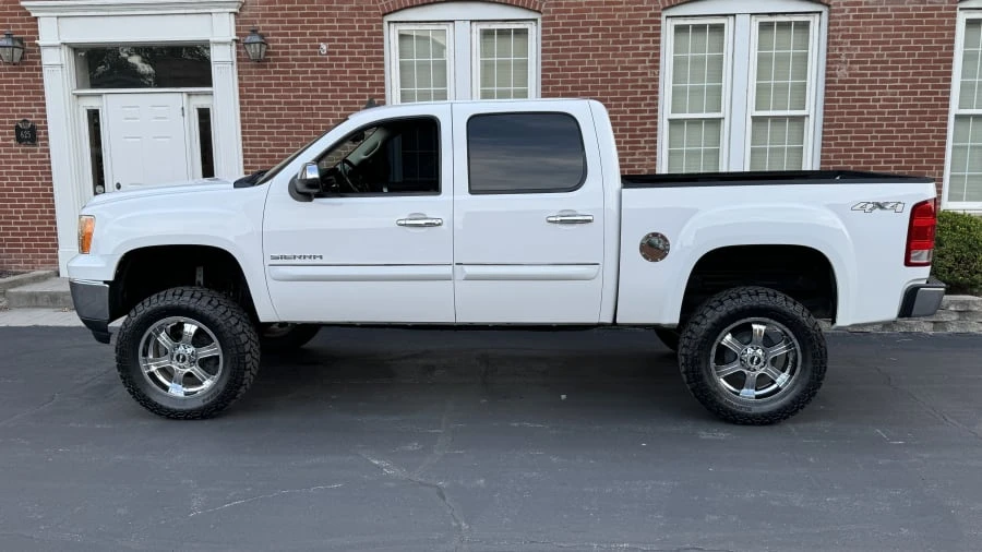 2013 GMC Sierra 3rd Gen - Image 2 of 10
