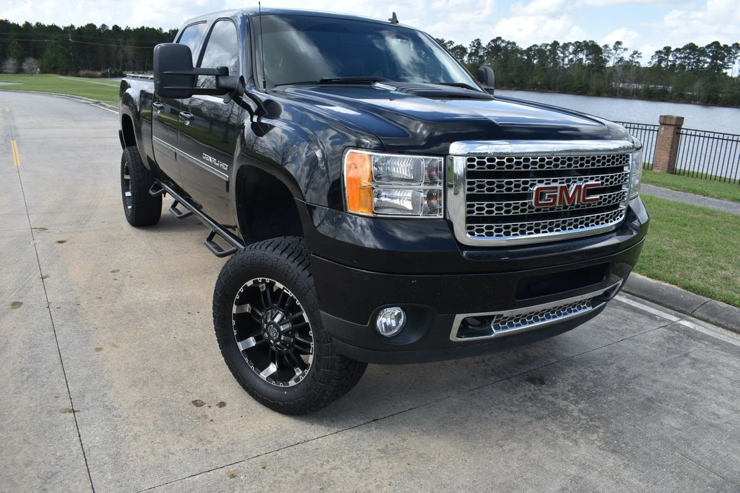 2013 GMC Sierra Heavy Duty 3rd Gen - Image 2 of 21