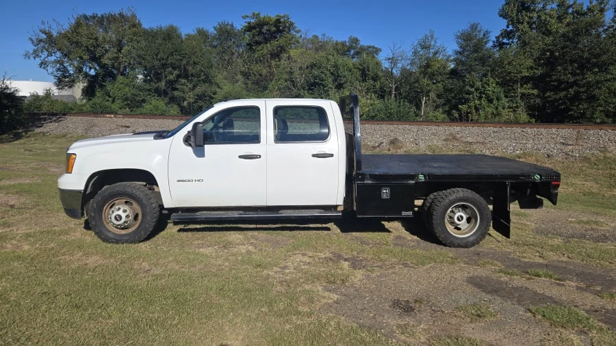 2013 GMC Sierra Heavy Duty 3rd Gen - Image 2 of 10