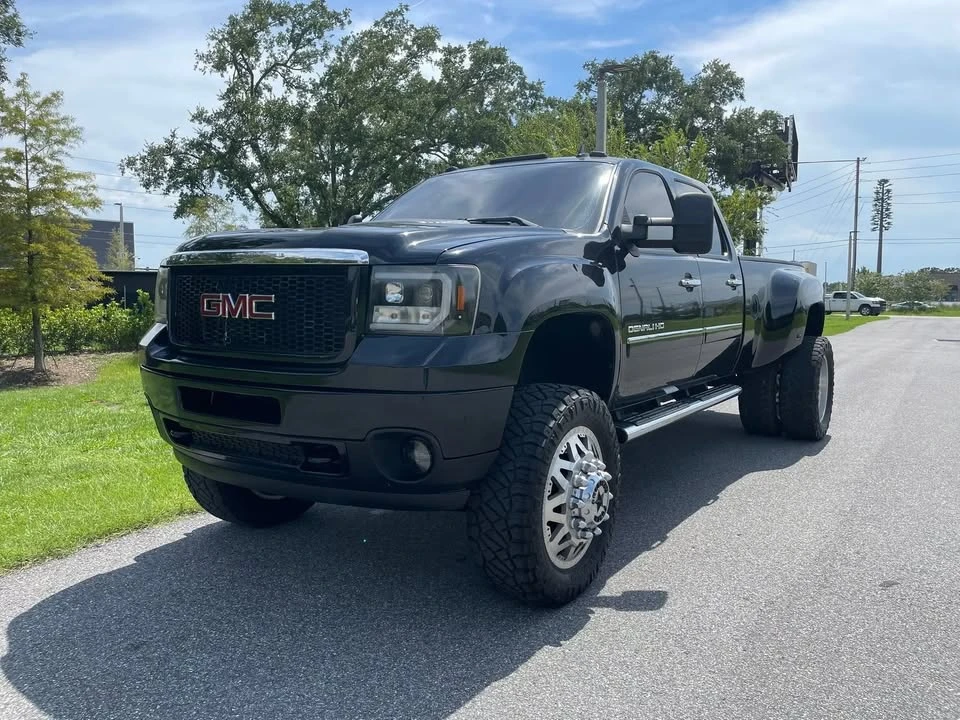 2013 GMC Sierra Heavy Duty 3rd Gen - Image 2 of 17