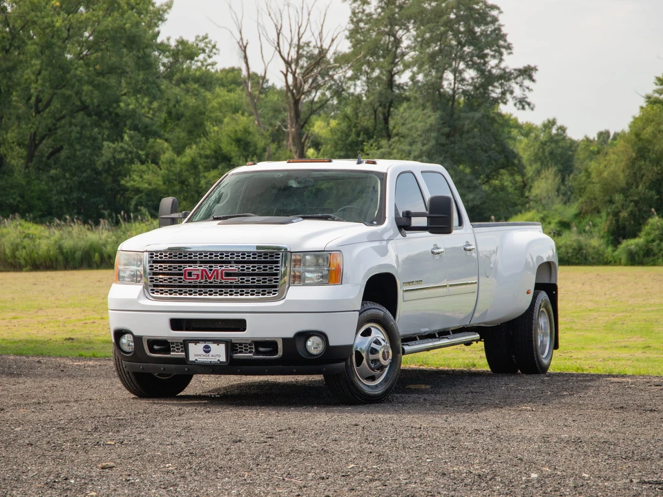 2013 GMC Sierra Heavy Duty 3rd Gen - Image 2 of 31
