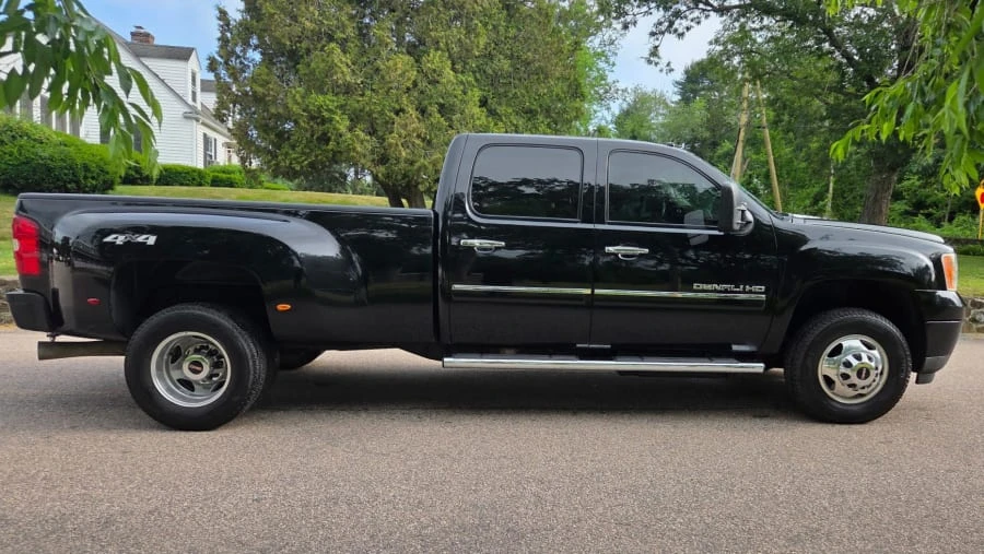 2013 GMC Sierra Heavy Duty 3rd Gen - Image 2 of 10