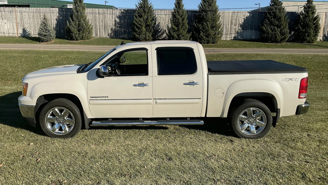 2013 GMC Sierra 3rd Gen - Image 2 of 10
