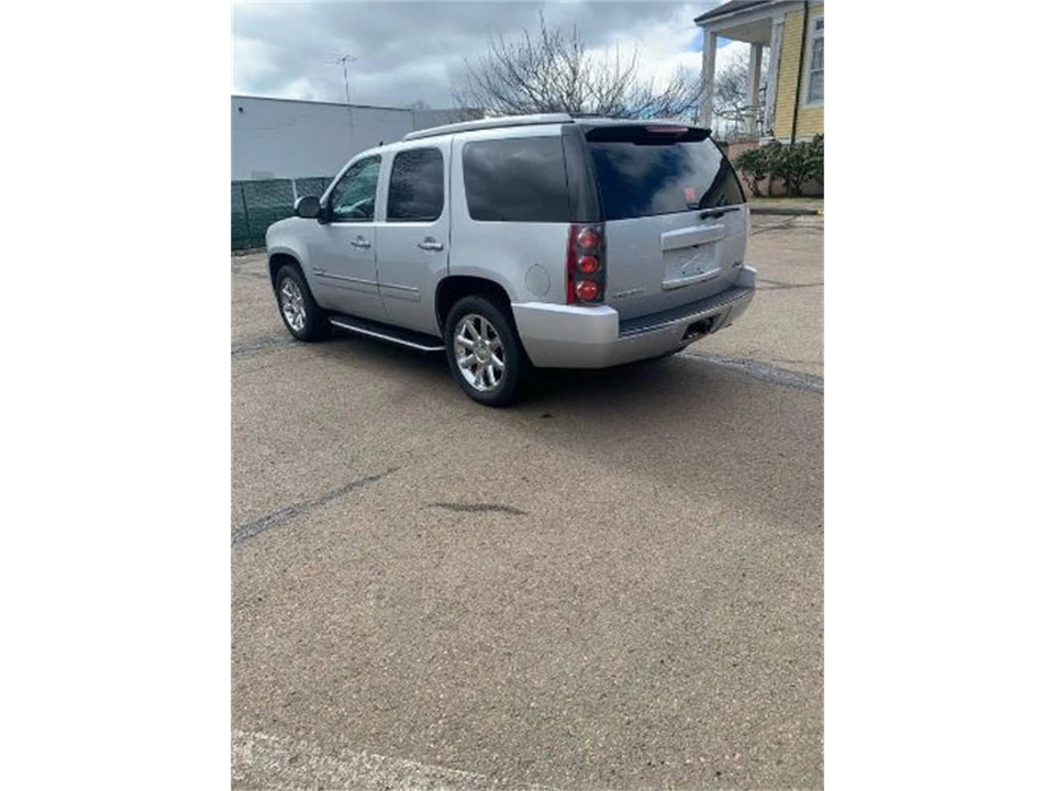 2013 GMC Yukon 3rd Gen - Image 17 of 20
