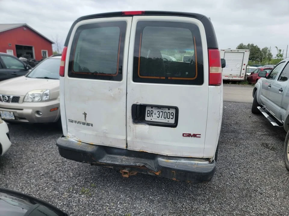 2013 GMC Savana - Image 4 of 8