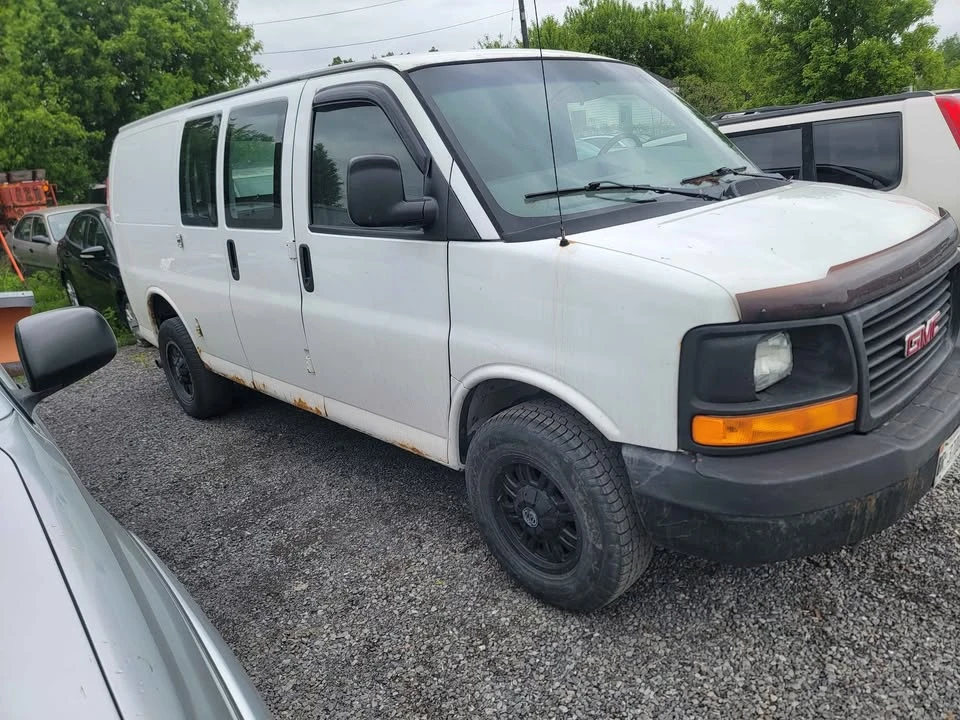 2013 GMC Savana - Image 2 of 8