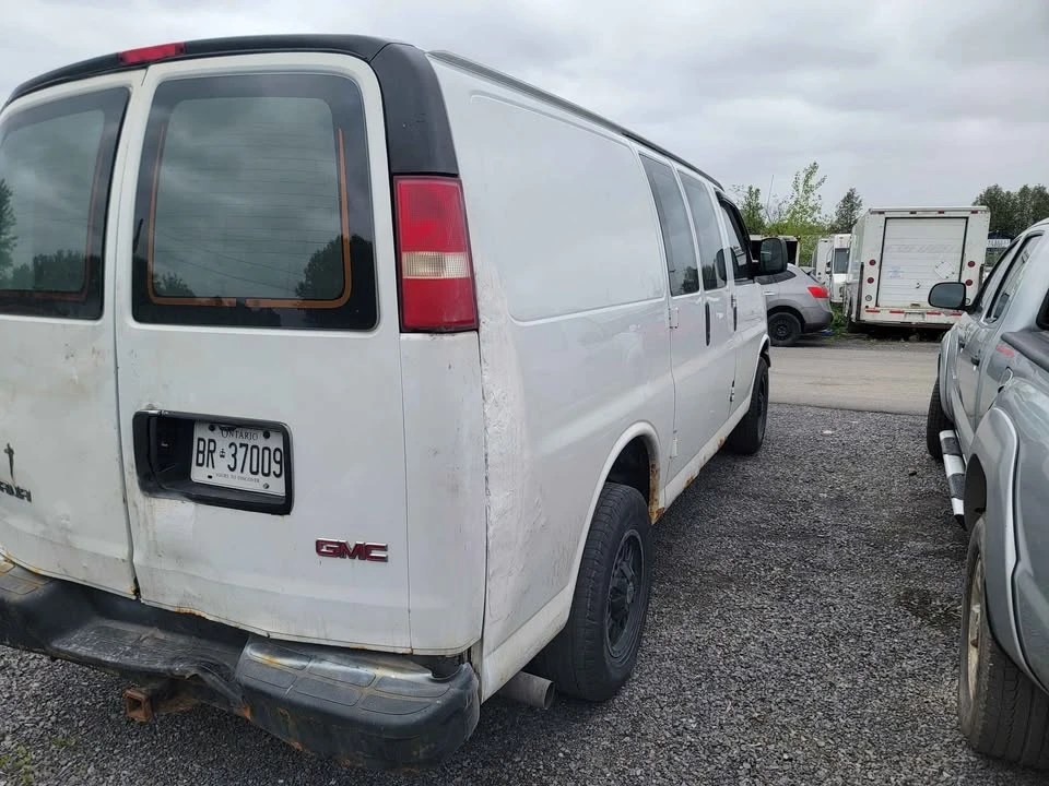 2013 GMC Savana - Image 3 of 8