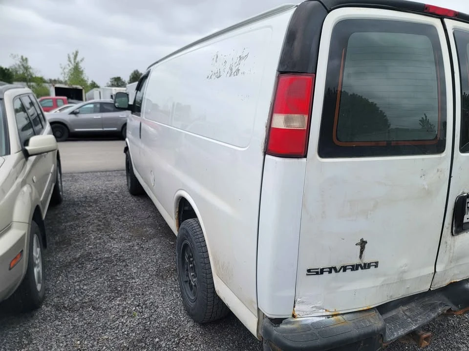 2013 GMC Savana - Image 5 of 8