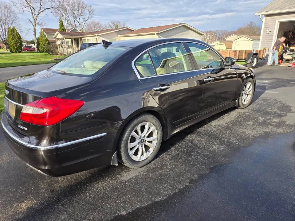 2013 Hyundai Genesis - Image 2 of 4