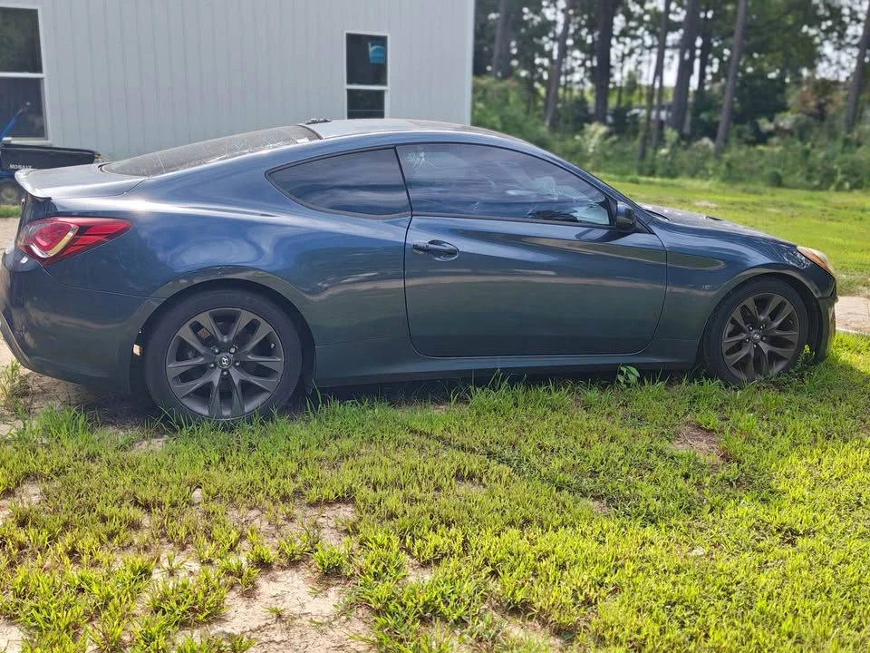 2013 Genesis - Image 4 of 5