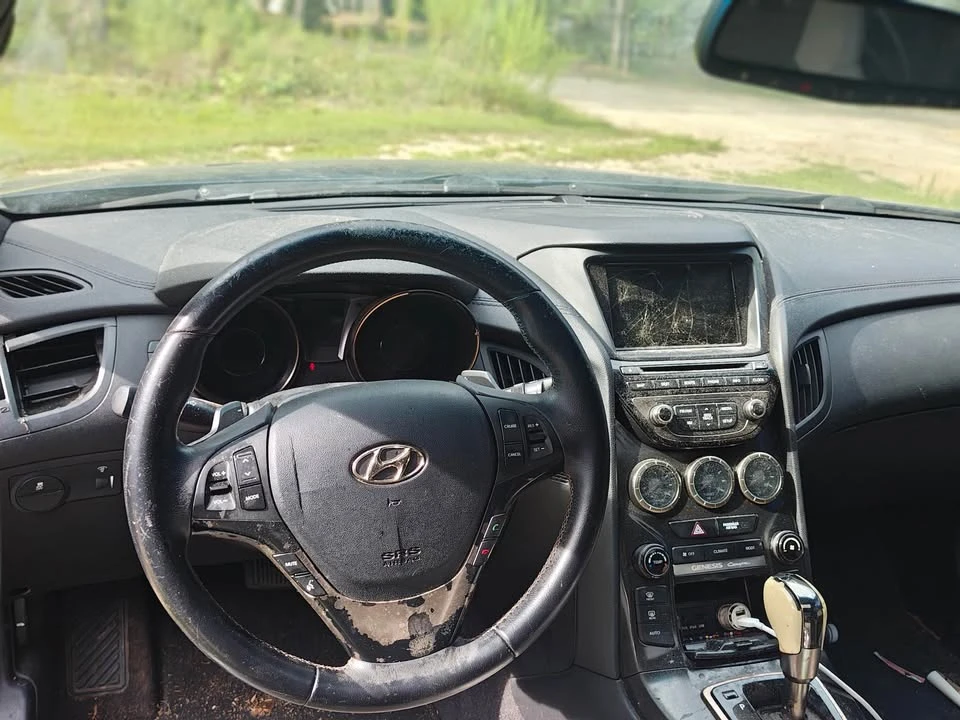 2013 Genesis - Image 5 of 5