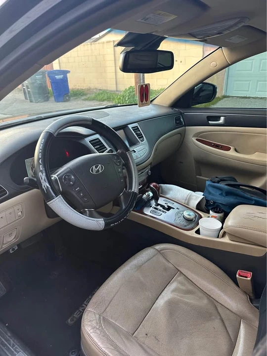 2013 Genesis - Image 5 of 6