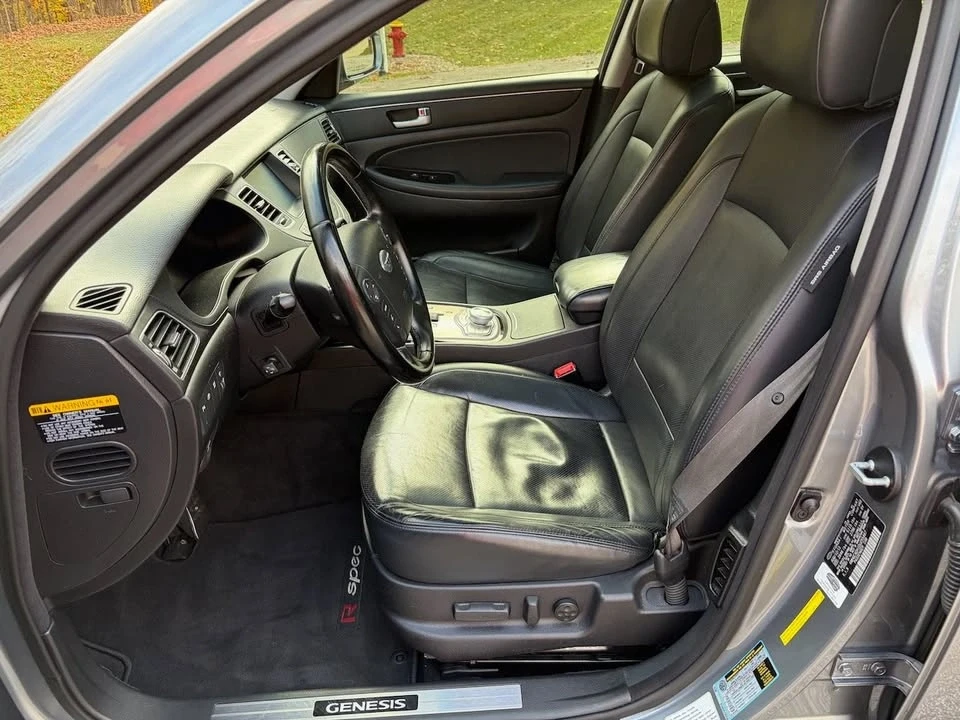 2013 Hyundai Genesis - Image 9 of 16
