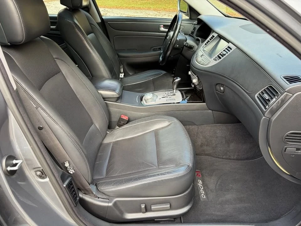 2013 Hyundai Genesis - Image 10 of 16