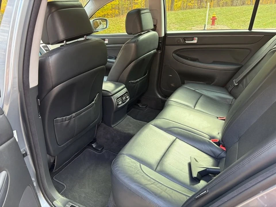 2013 Hyundai Genesis - Image 11 of 16