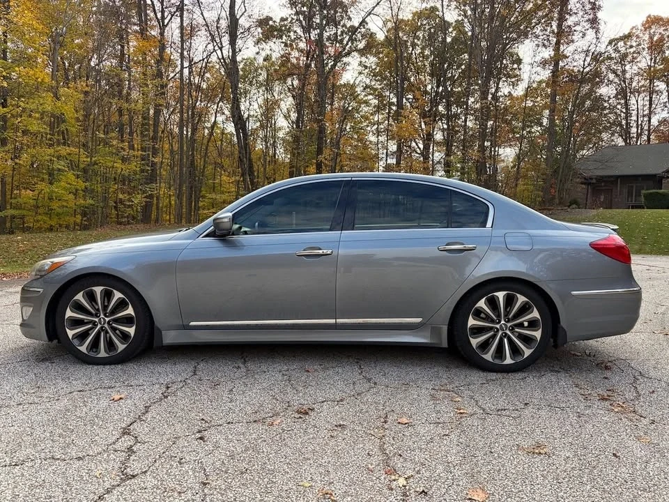2013 Hyundai Genesis - Image 2 of 16