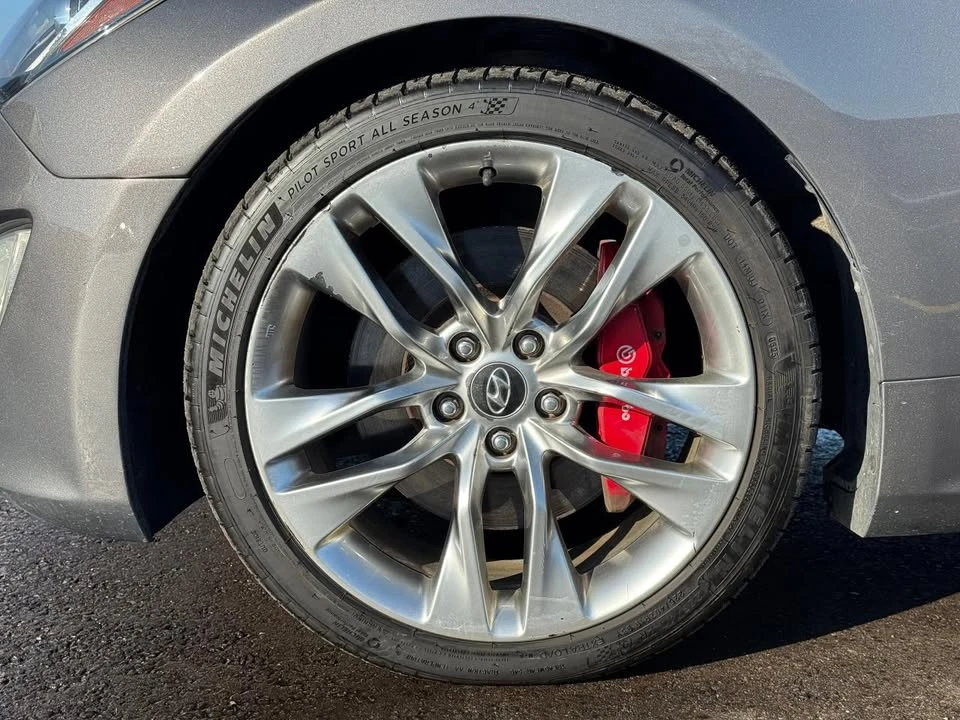 2013 Genesis - Image 17 of 20