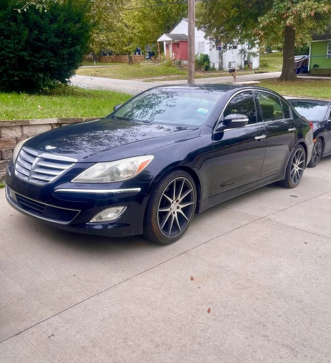 2013 Hyundai Genesis - Image 3 of 5