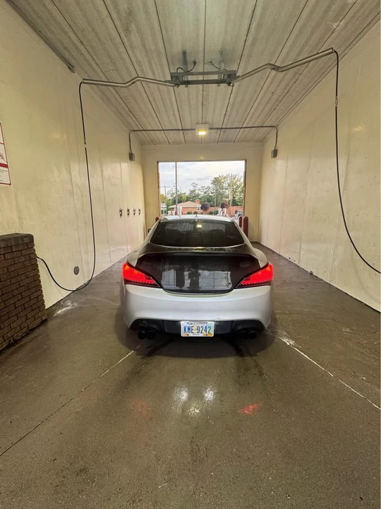 2013 Genesis - Image 4 of 19