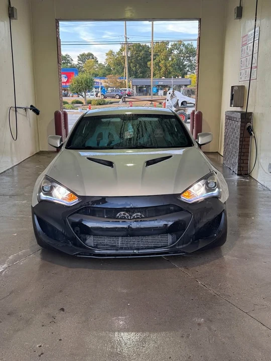 2013 Genesis - Image 2 of 19