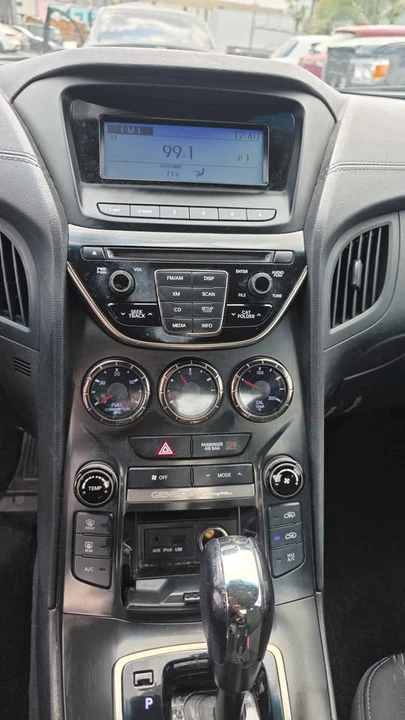 2013 Genesis - Image 7 of 10
