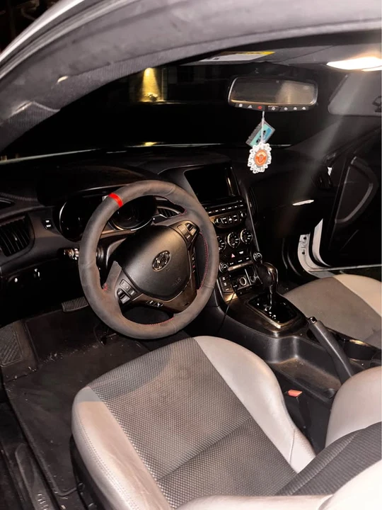 2013 Genesis - Image 4 of 8
