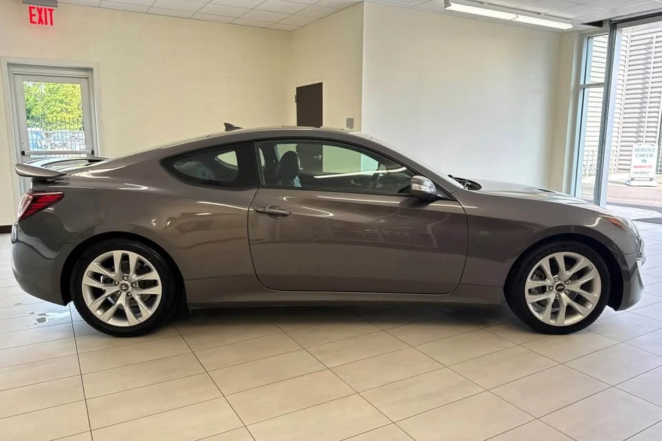 2013 Genesis - Image 2 of 7