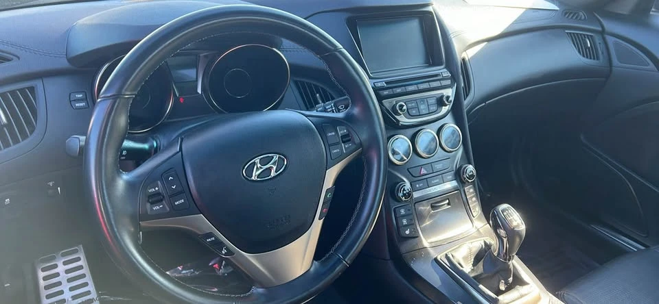 2013 Genesis - Image 8 of 13
