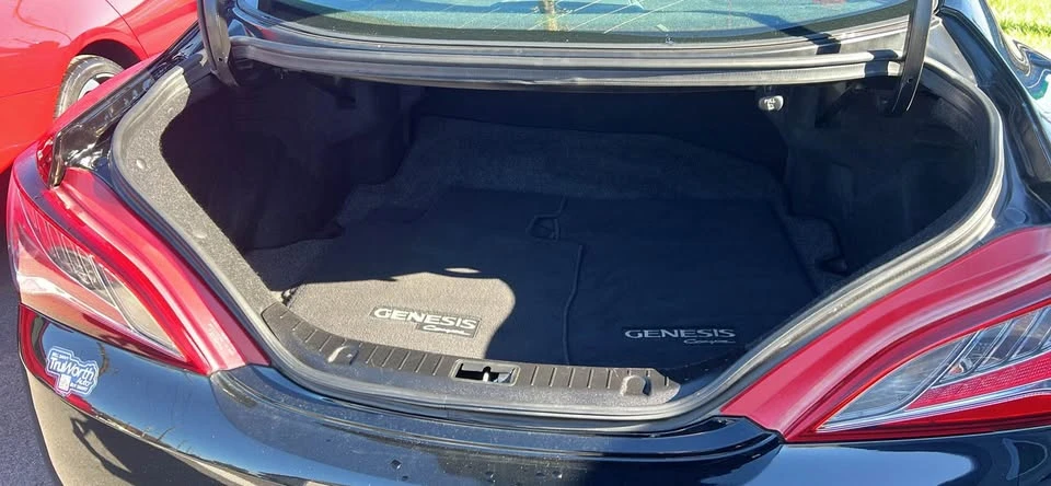 2013 Genesis - Image 12 of 13