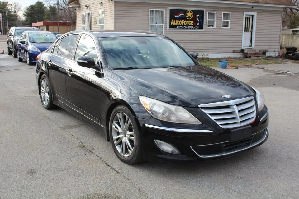 2013 Hyundai Genesis - Image 2 of 14