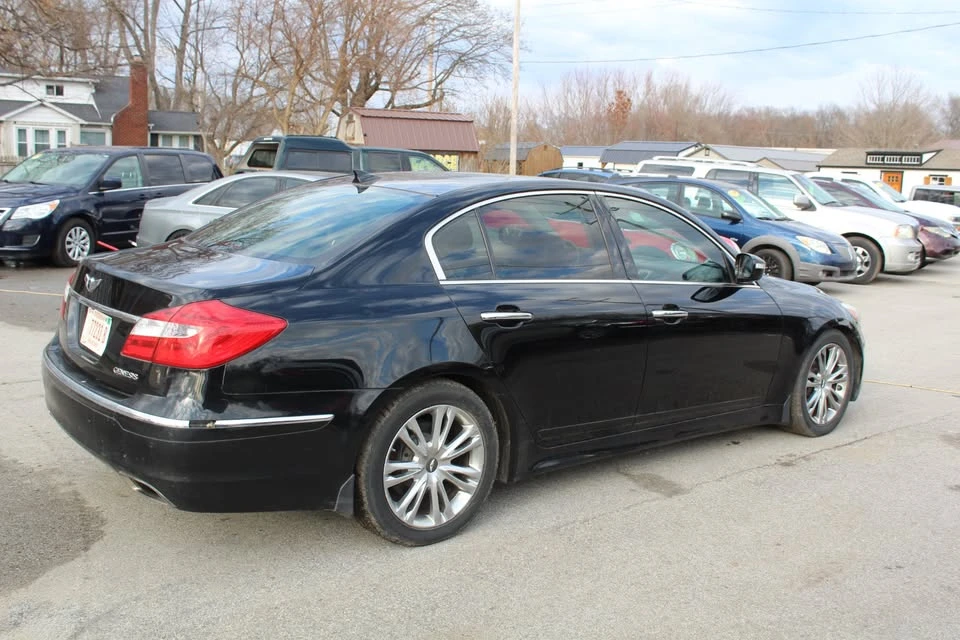 2013 Hyundai Genesis - Image 8 of 14