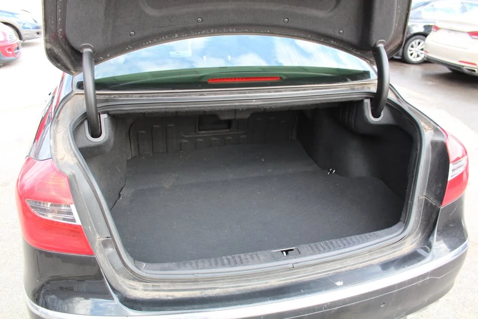 2013 Hyundai Genesis - Image 13 of 14