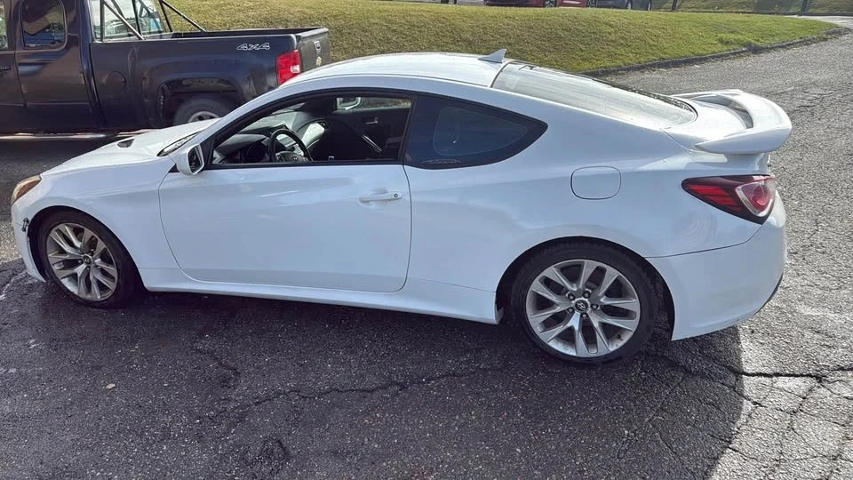 2013 Hyundai Genesis - Image 4 of 6