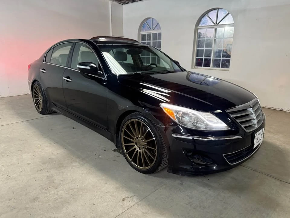 2013 Hyundai Genesis - Image 2 of 15