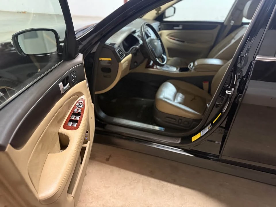 2013 Hyundai Genesis - Image 11 of 15