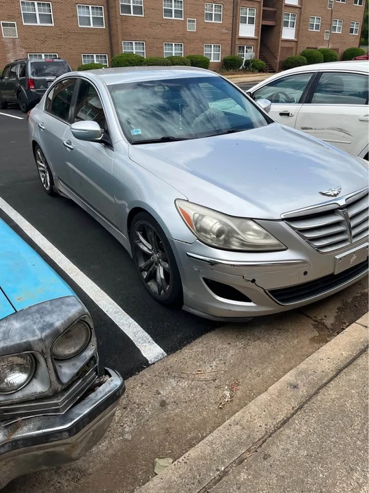 2013 Genesis - Image 2 of 5