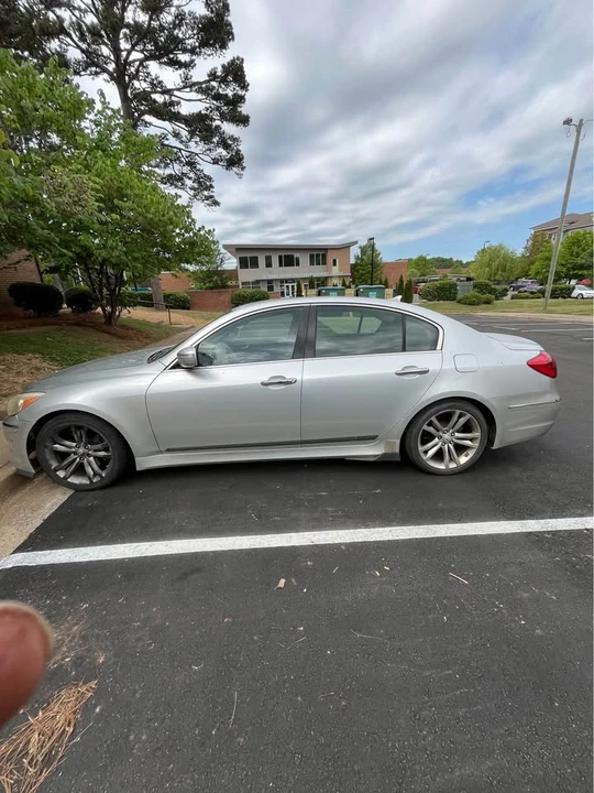 2013 Genesis - Image 4 of 5