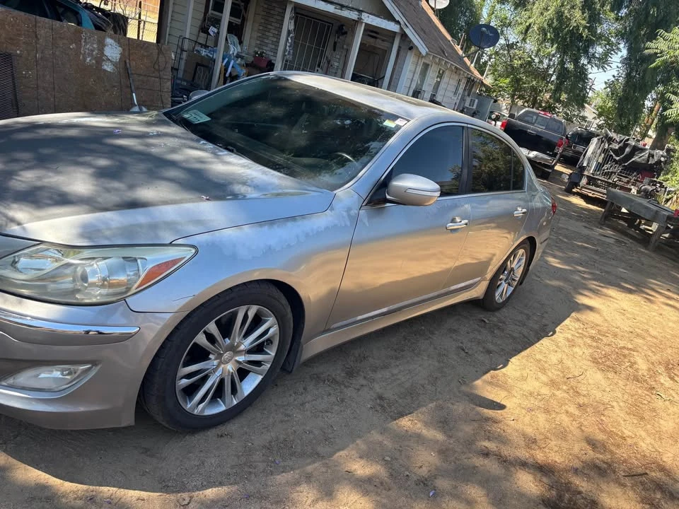 2013 Genesis - Image 3 of 4