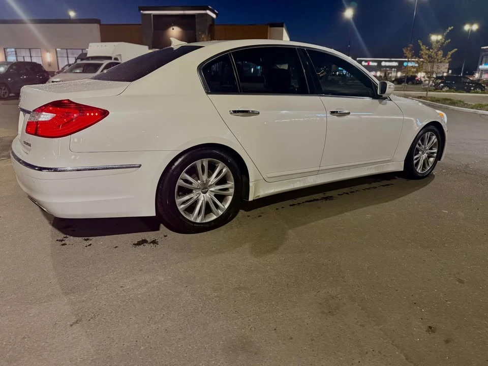 2013 Hyundai Genesis - Image 3 of 9