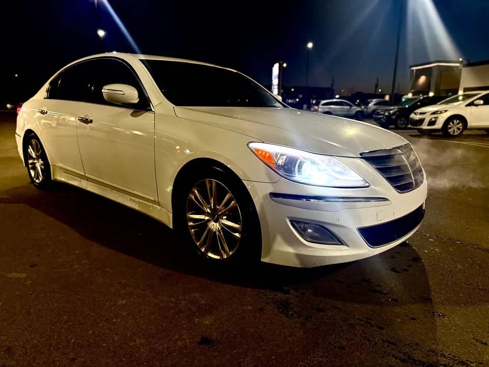 2013 Hyundai Genesis - Image 2 of 9