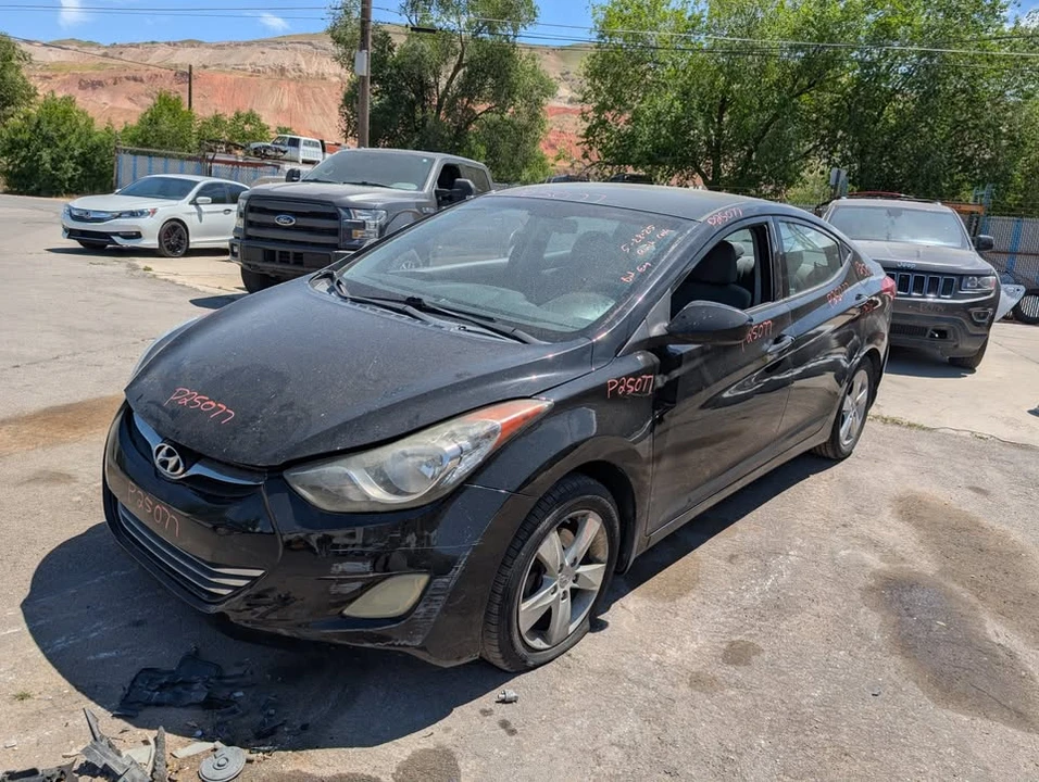 2013 Hyundai Elantra - Image 9 of 10